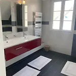 300m De La Mer, Piscine Et Nyaraló *