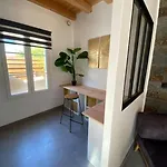 300m De La Mer, Piscine Et Nyaraló