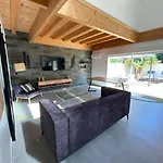 300m De La Mer, Piscine Et Nyaraló *